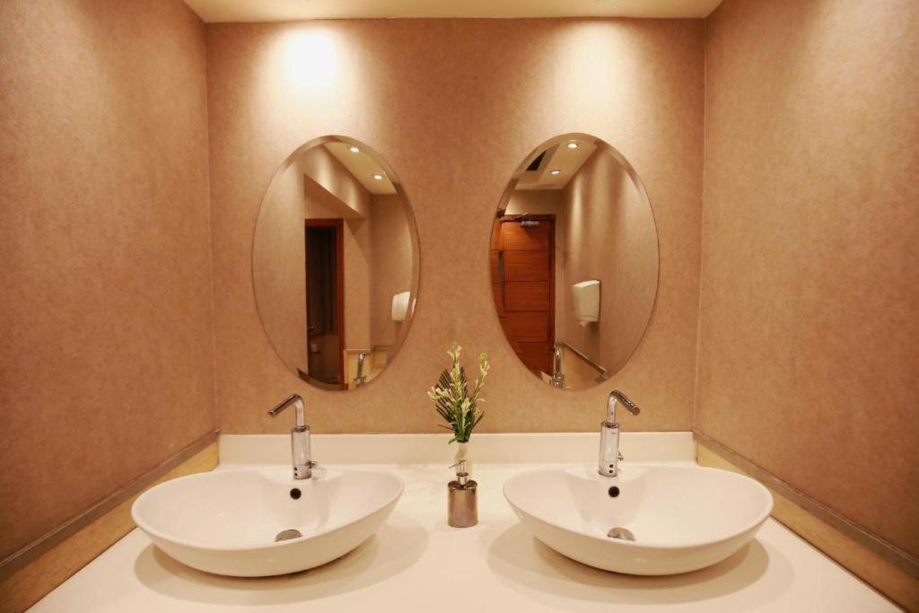 Park Lane Hotel Лахор Экстерьер фото